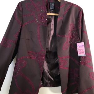 Embroidered burgundy blazer, size 10